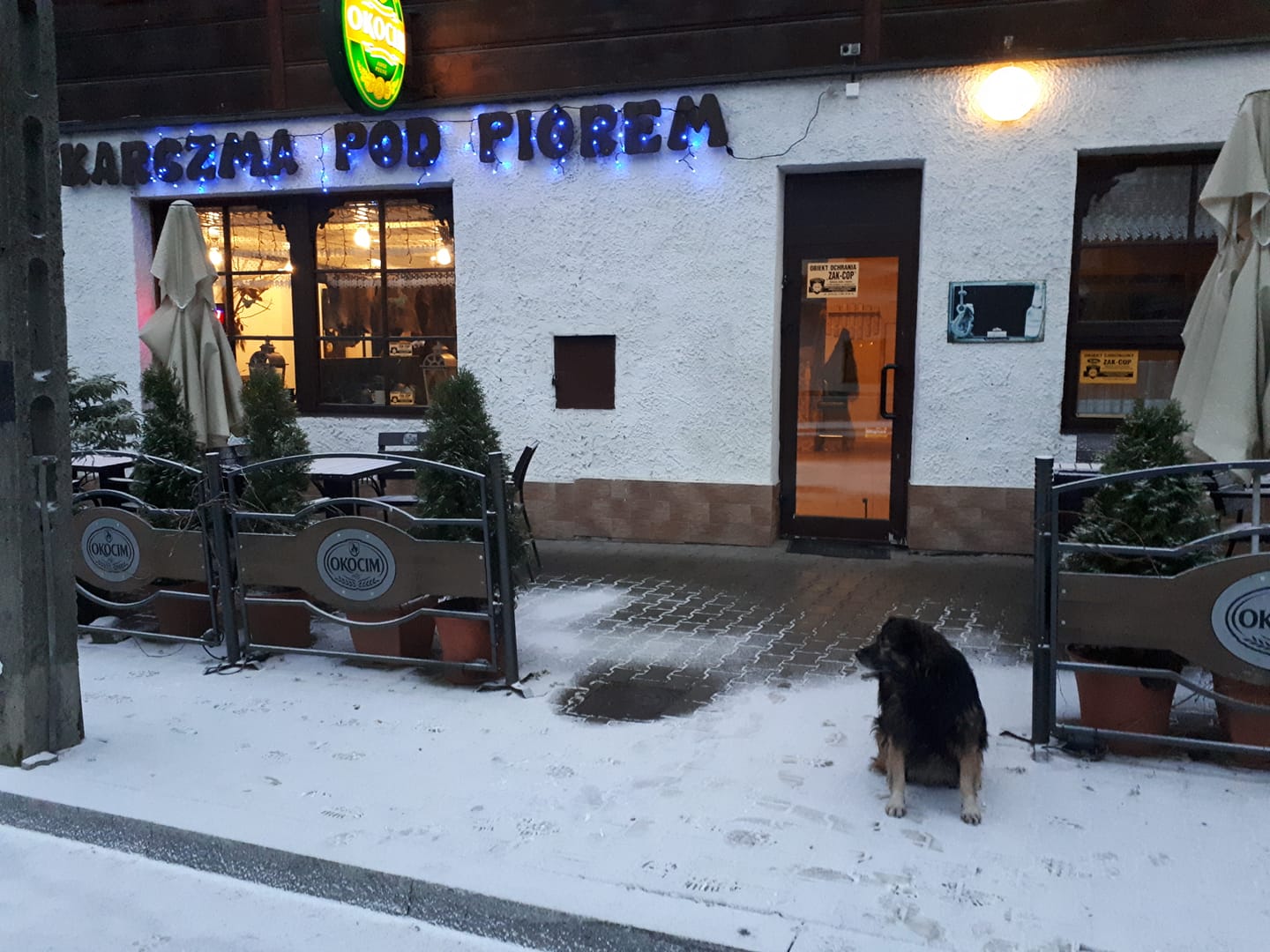 Willa Pod Piórem, Zakopane, restauracja, wygląd zewnętrzny budynku, zima.