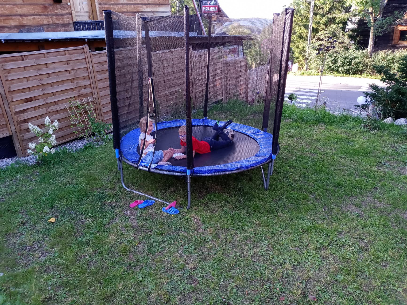 Willa Pod Piórem, Zakopane, lato, trampolina dla dzieci.